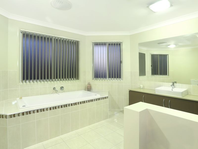 6 Perkins Close, Reedy Creek QLD 4227