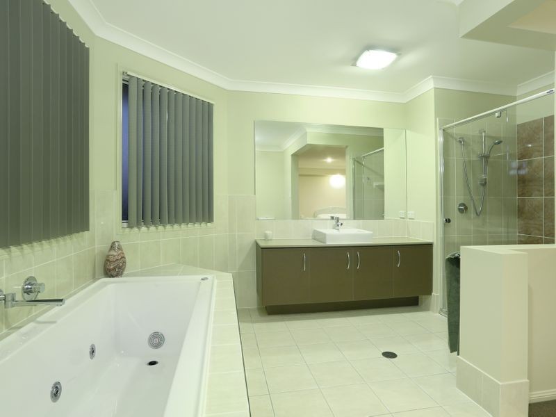 6 Perkins Close, Reedy Creek QLD 4227