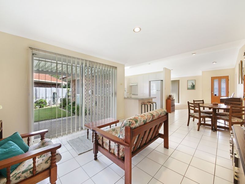 4 Beaumaris Court, Robina QLD 4226