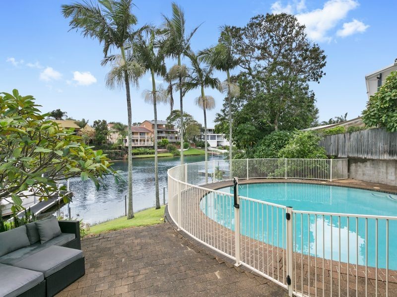 7 Glenbrook Avenue, Benowa Waters QLD 4217