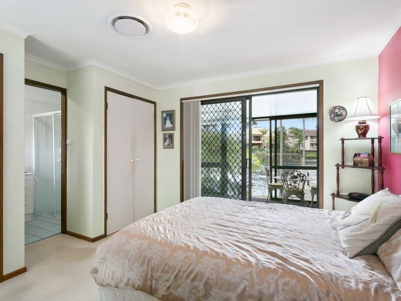 7 Glenbrook Avenue, Benowa Waters QLD 4217
