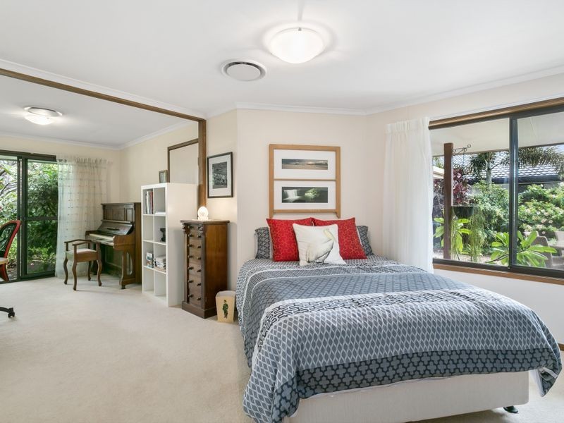 7 Glenbrook Avenue, Benowa Waters QLD 4217