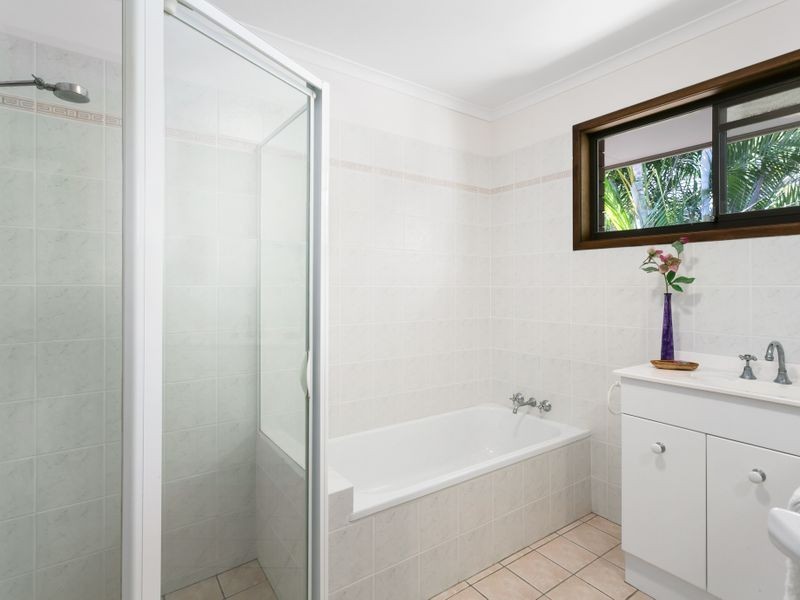 7 Glenbrook Avenue, Benowa Waters QLD 4217