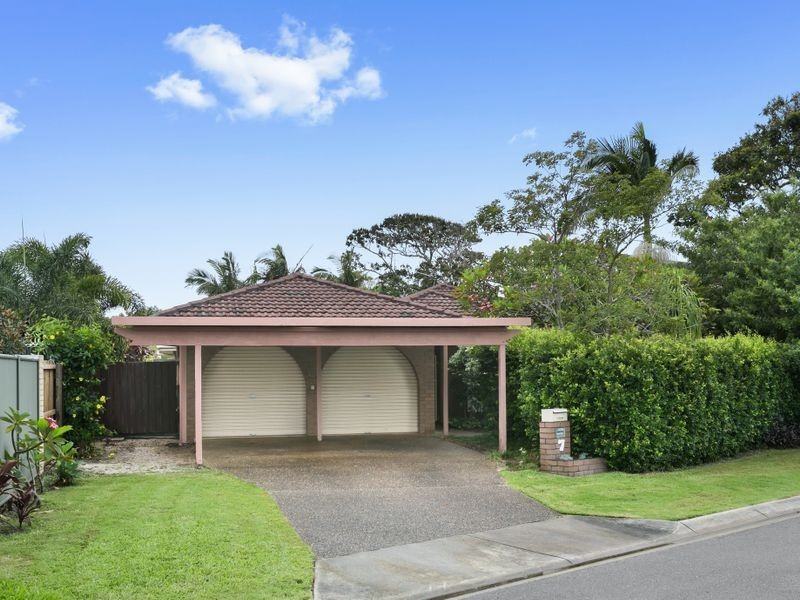 7 Glenbrook Avenue, Benowa Waters QLD 4217
