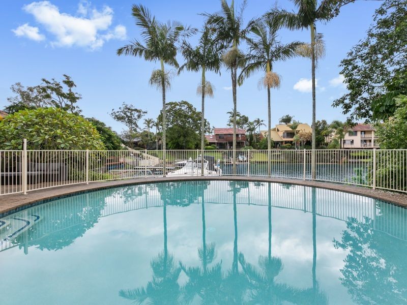 7 Glenbrook Avenue, Benowa Waters QLD 4217