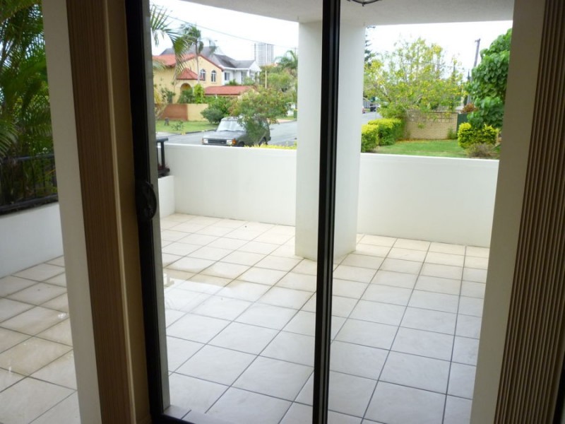 1 134 Stanhill Drive, Surfers Paradise QLD 4217