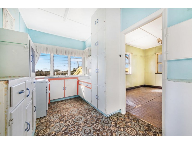 30 Kerr Avenue, Southport QLD 4215