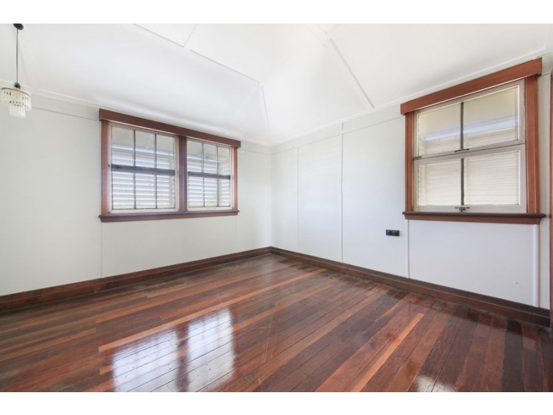 30 Kerr Avenue, Southport QLD 4215