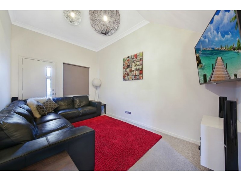 22 Saltash Street, Labrador QLD 4215