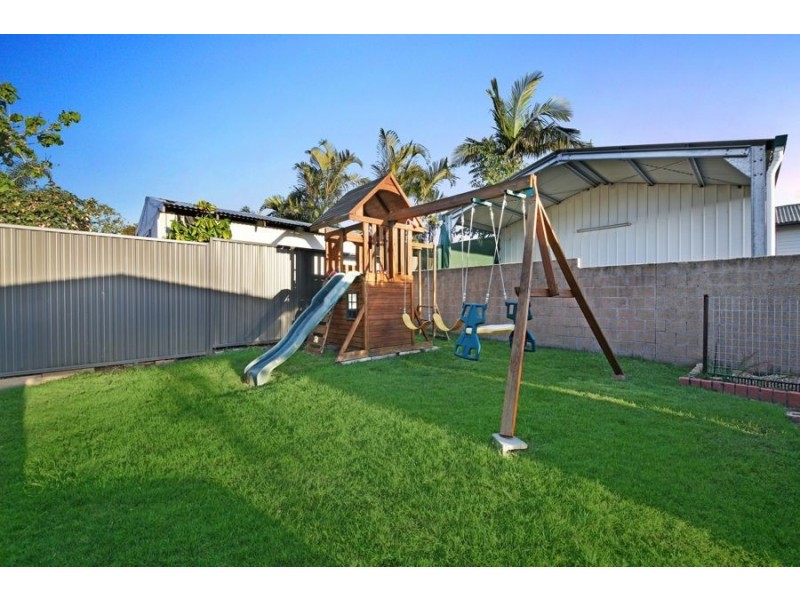 22 Saltash Street, Labrador QLD 4215