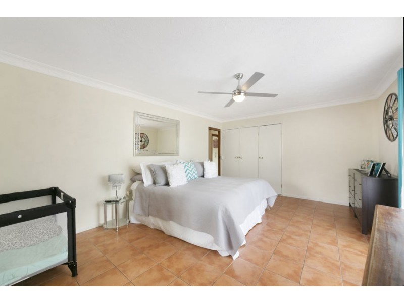 11 Binalong Drive, Ashmore QLD 4214