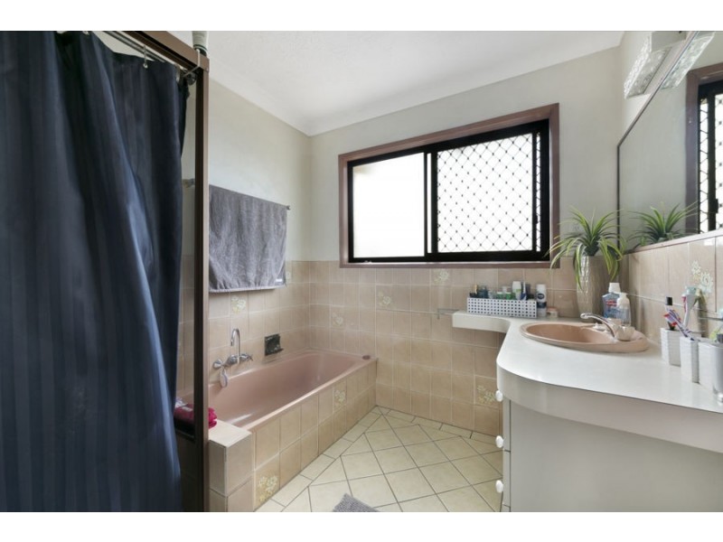 11 Binalong Drive, Ashmore QLD 4214