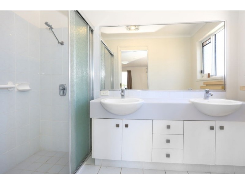 13 Notre Dame Court, Varsity Lakes QLD 4227
