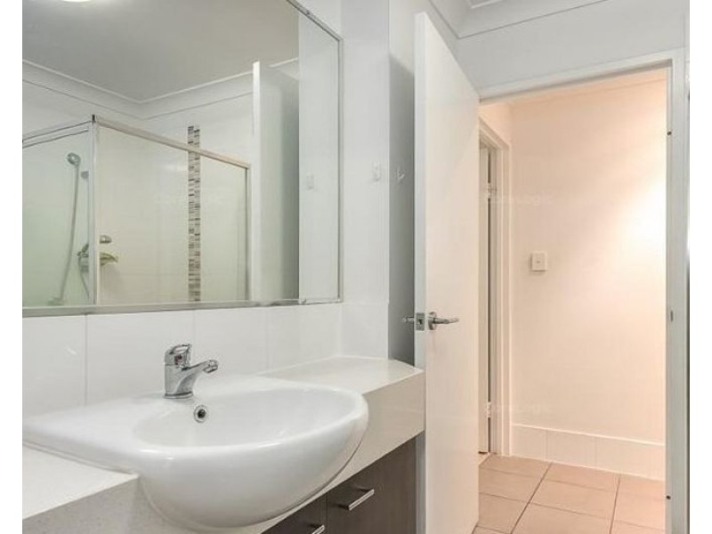 12/24-26 Proud Street, Labrador QLD 4215