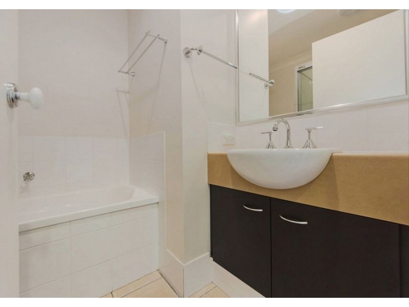 54 Merrilaine Crescent, Merrimac QLD 4226