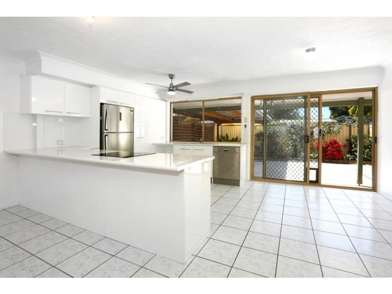9/469 Pine Ridge Road, Runaway Bay QLD 4216