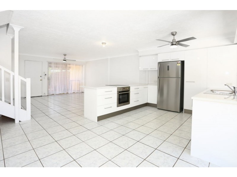 9/469 Pine Ridge Road, Runaway Bay QLD 4216