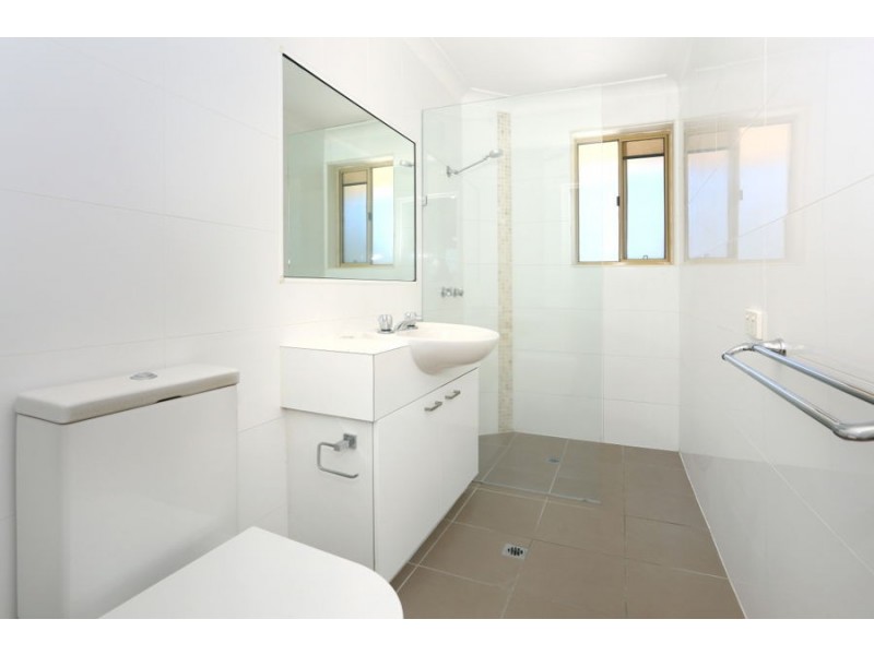 9/469 Pine Ridge Road, Runaway Bay QLD 4216