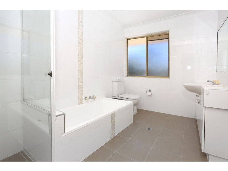 9/469 Pine Ridge Road, Runaway Bay QLD 4216