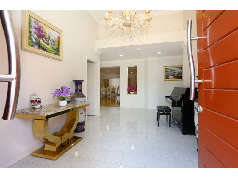 2 Key Largo, Clear Island Waters QLD 4226