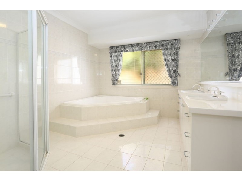 2 Key Largo, Clear Island Waters QLD 4226