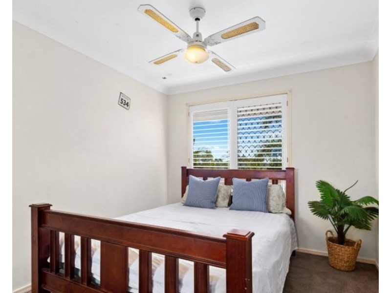 34 Christa Way, Benowa QLD 4217