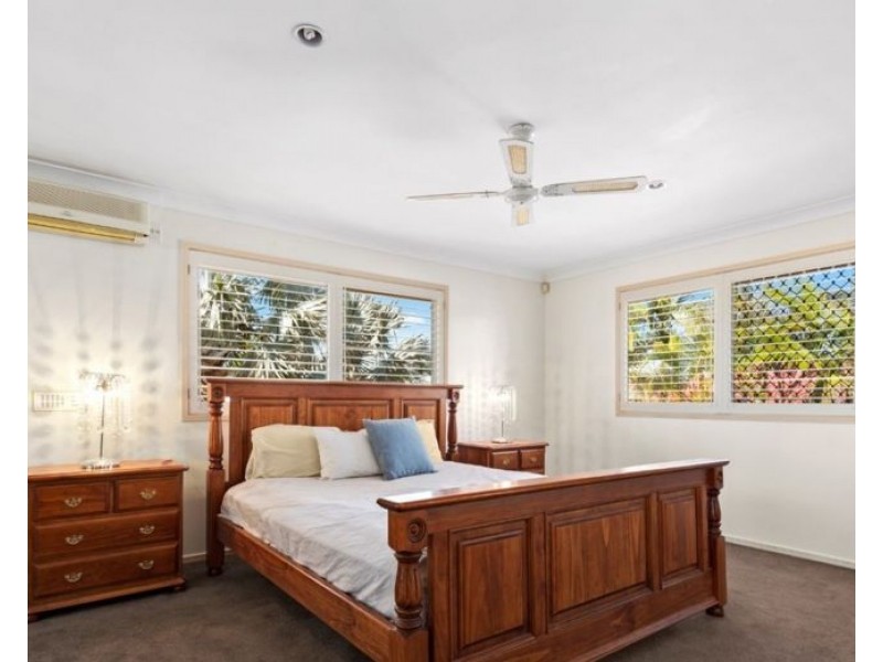 34 Christa Way, Benowa QLD 4217