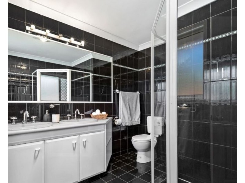 34 Christa Way, Benowa QLD 4217