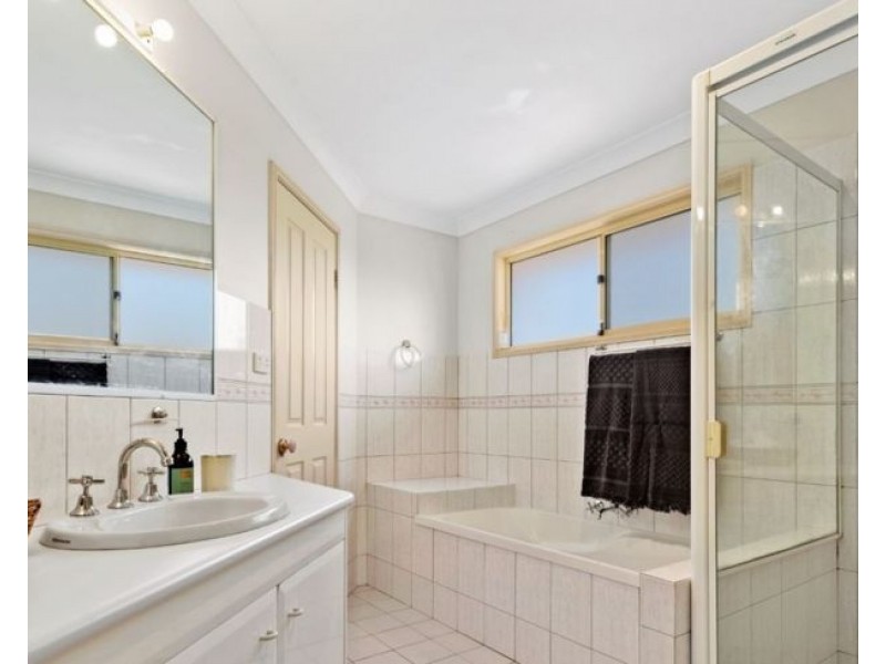 34 Christa Way, Benowa QLD 4217