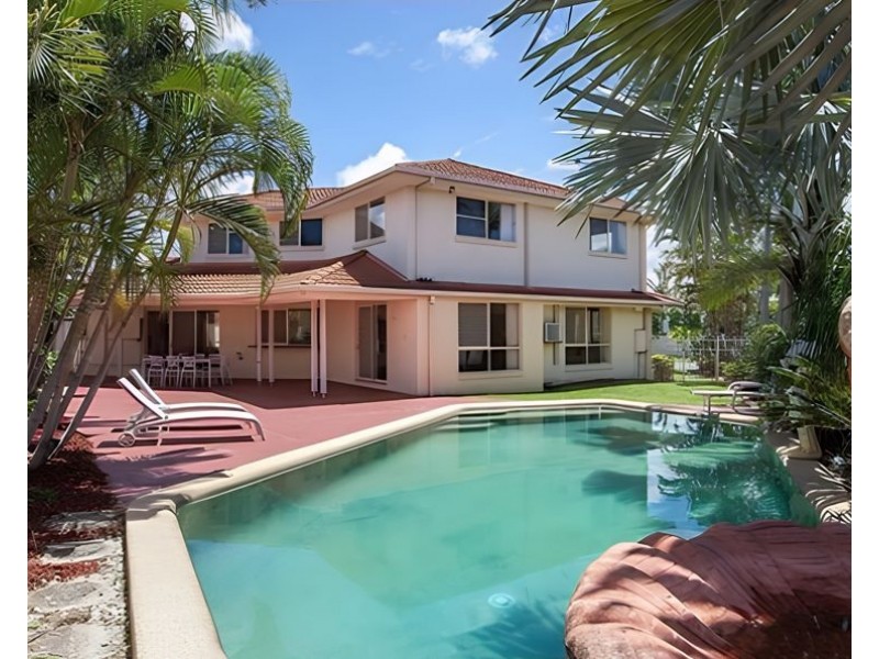 34 Christa Way, Benowa QLD 4217