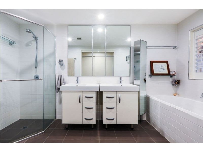 201 /2-6  Tarcoola Cres, Chevron Island QLD 4217