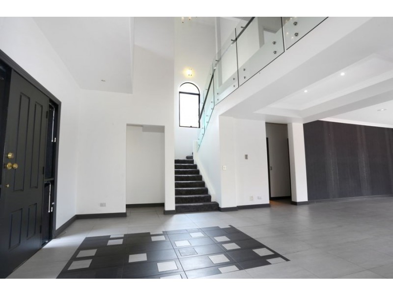 3138 Riverleigh Drive, Hope Island QLD 4212