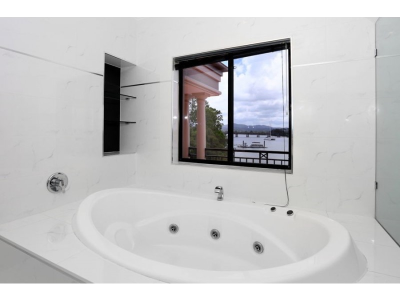 3138 Riverleigh Drive, Hope Island QLD 4212