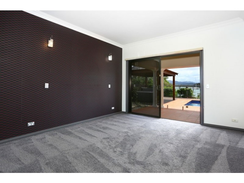 3138 Riverleigh Drive, Hope Island QLD 4212