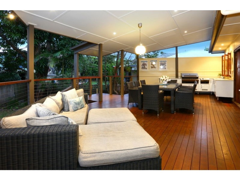 36 Lind Avenue, Southport QLD 4215