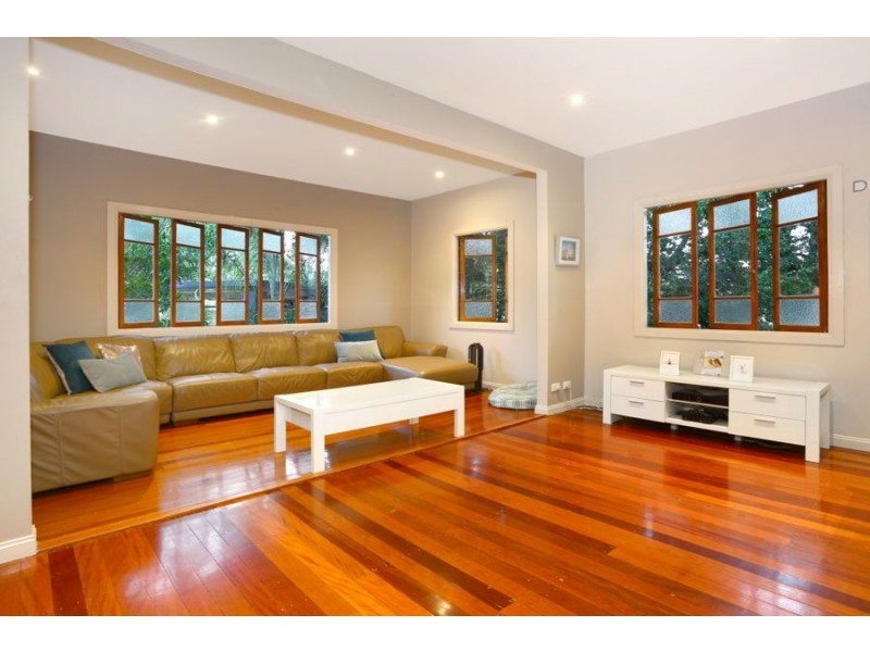 36 Lind Avenue, Southport QLD 4215