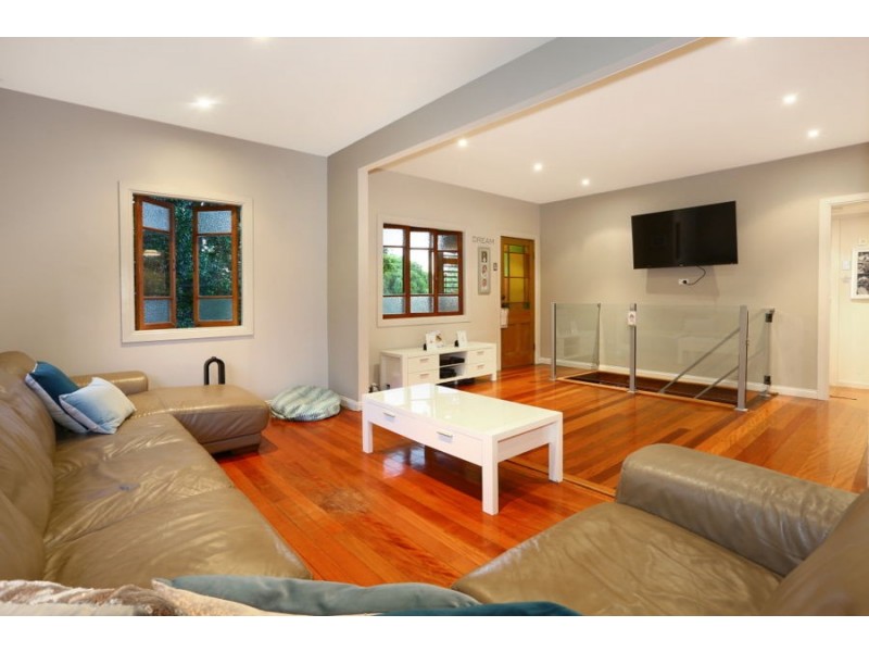 36 Lind Avenue, Southport QLD 4215