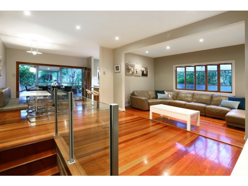 36 Lind Avenue, Southport QLD 4215