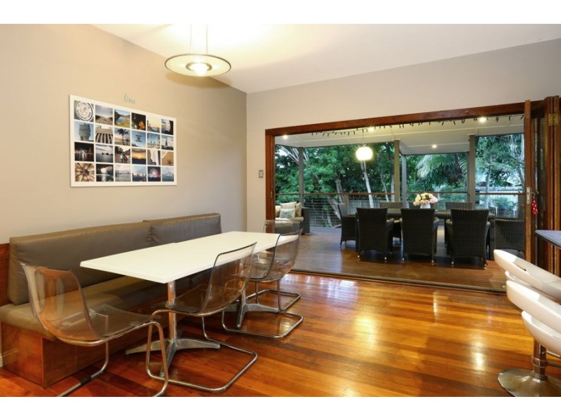 36 Lind Avenue, Southport QLD 4215