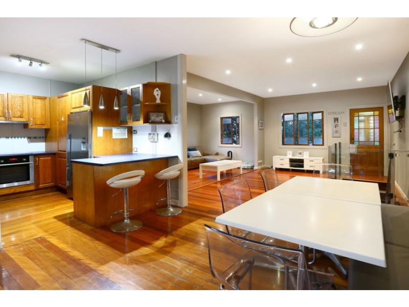 36 Lind Avenue, Southport QLD 4215