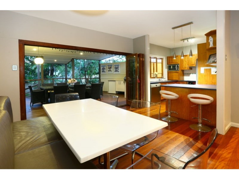 36 Lind Avenue, Southport QLD 4215