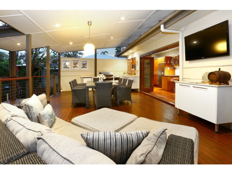 36 Lind Avenue, Southport QLD 4215