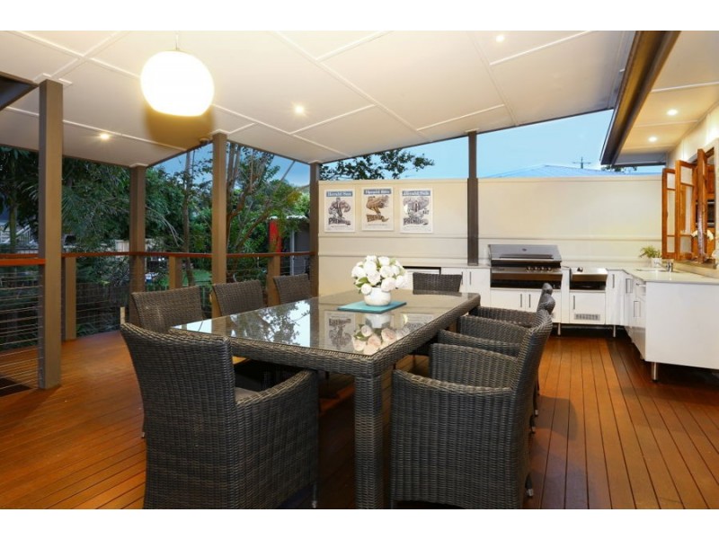 36 Lind Avenue, Southport QLD 4215