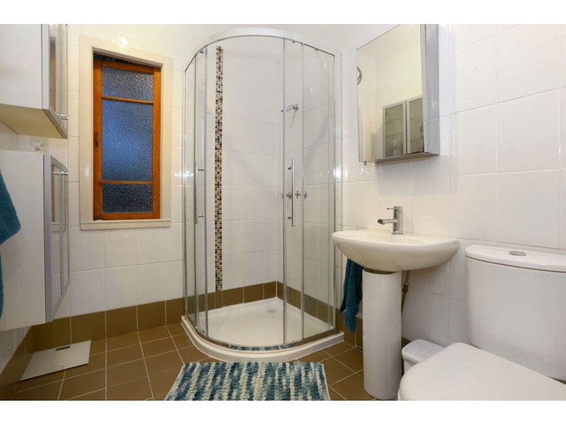 36 Lind Avenue, Southport QLD 4215