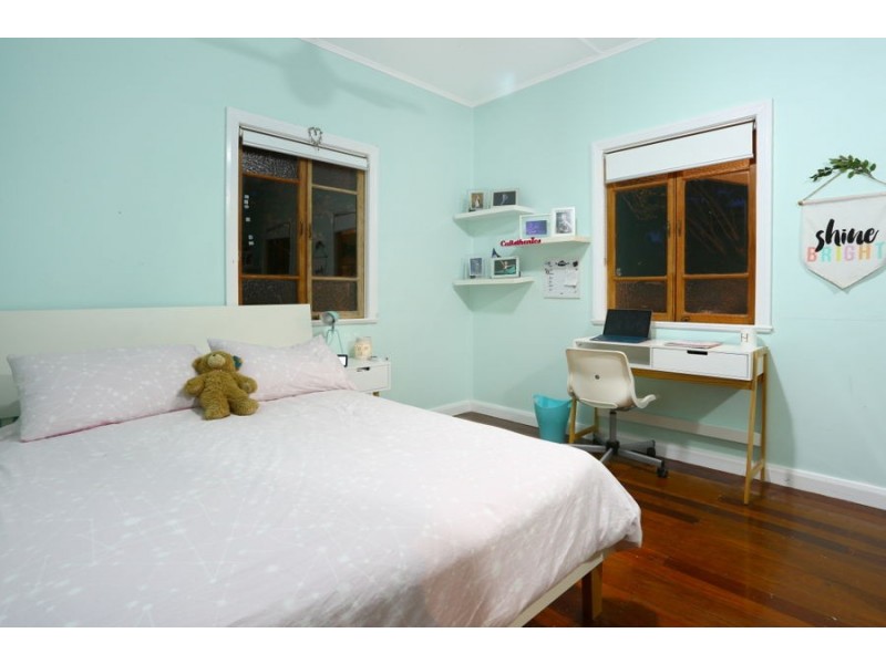 36 Lind Avenue, Southport QLD 4215