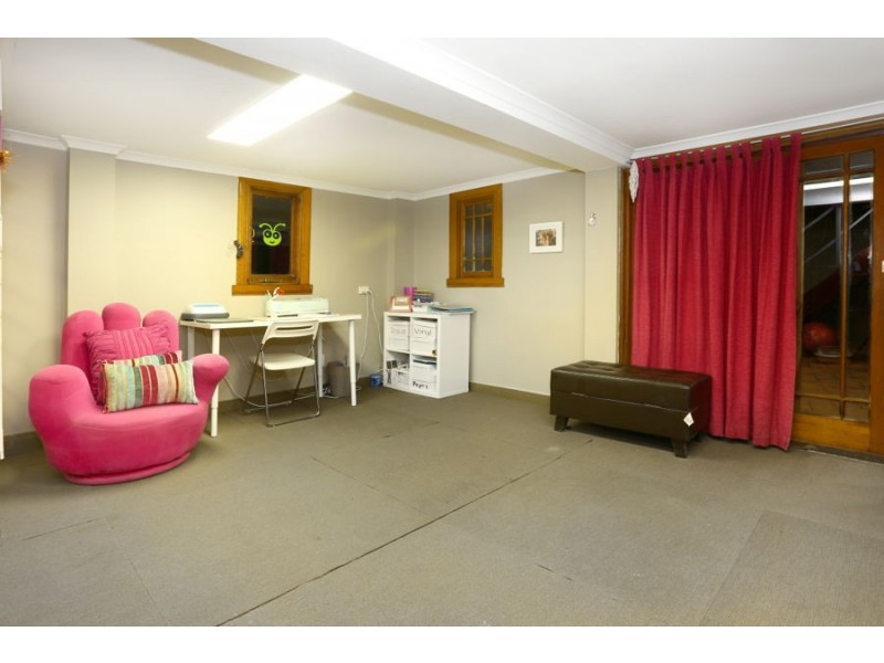 36 Lind Avenue, Southport QLD 4215