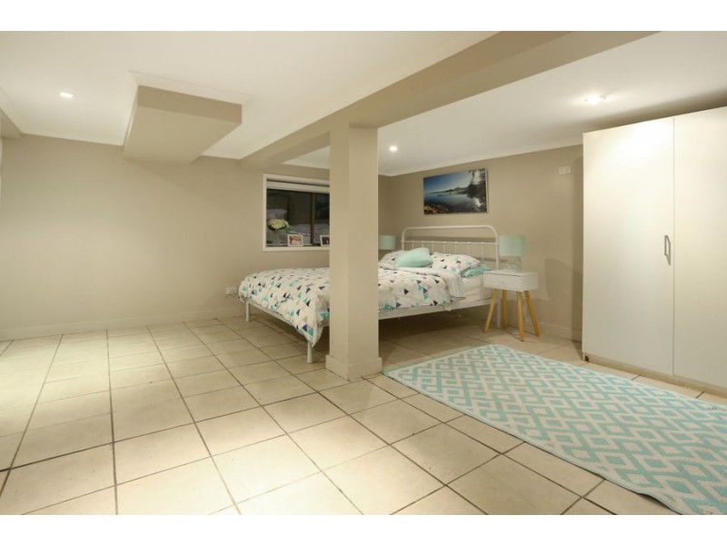 36 Lind Avenue, Southport QLD 4215