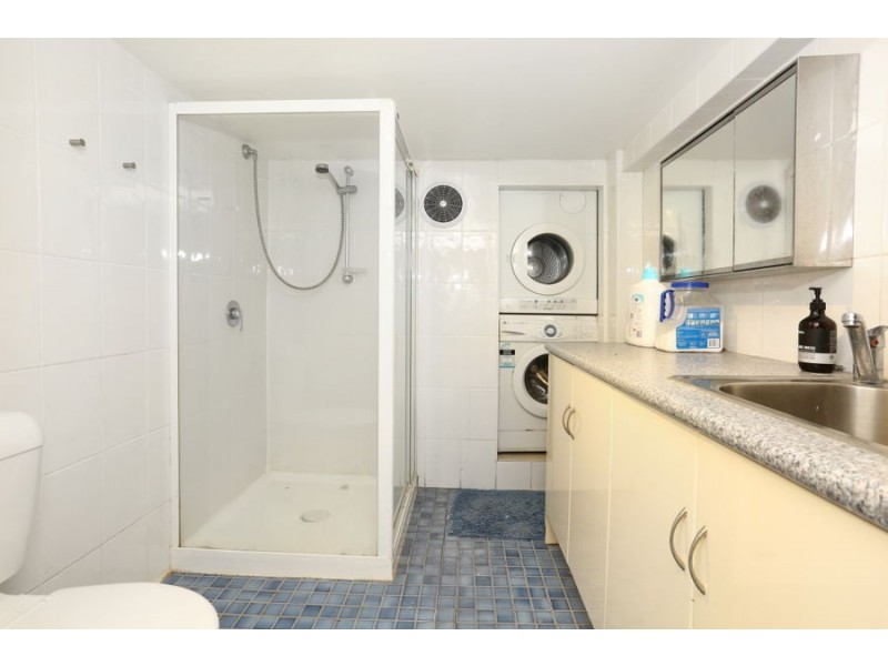 36 Lind Avenue, Southport QLD 4215