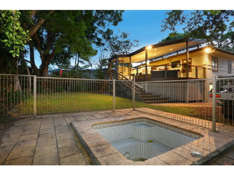 36 Lind Avenue, Southport QLD 4215