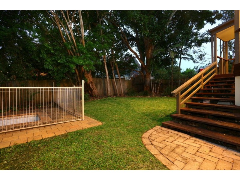 36 Lind Avenue, Southport QLD 4215